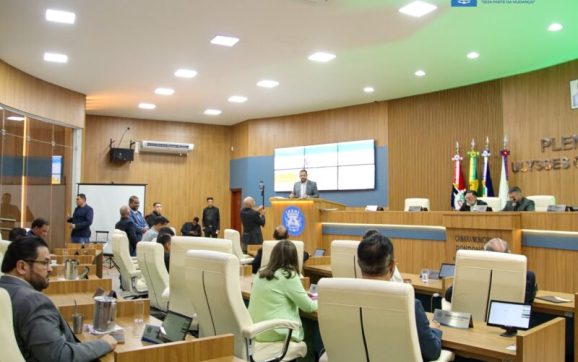 Câmara aprova programa de autoria do prefeito Cláudio Ferreira para regularizar distritos industriais e atrair investimentos
