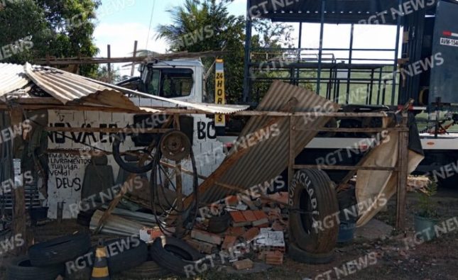 Caminhão desgovernado destrói borracharia e dono escapa da morte por pouco em Rondonópolis