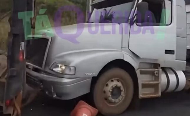 Caminhoneiro escapa de ser esmagado por carreta ao ajudar amigo e filma tudo na BR-364; assista
