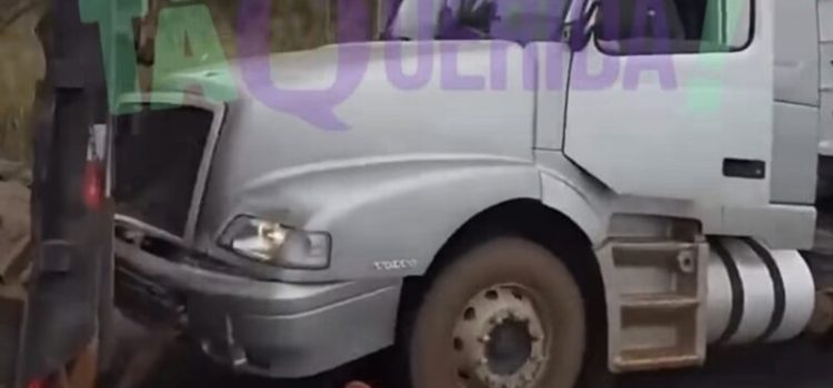 Caminhoneiro escapa de ser esmagado por carreta ao ajudar amigo e filma tudo na BR-364; assista