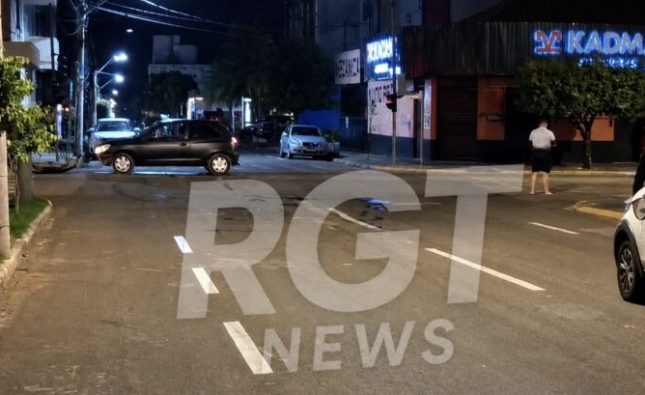 Carro capota após colisão e criança de 12 anos é levada ao Hospital Regional de Rondonópolis; vídeo