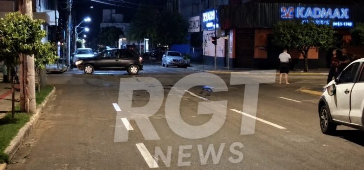 Carro capota após colisão e criança de 12 anos é levada ao Hospital Regional de Rondonópolis; vídeo