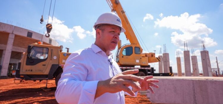 Cláudio Ferreira emite decreto facilitando a liberação do funcionamento de empresas