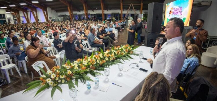 Cláudio Ferreira reconhece educação e institui gratificação anual a professores