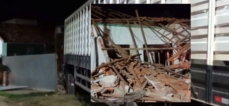 Ex joga caminhão contra casa, deixa mulher ferida em noite perturbadora em MT; vídeo