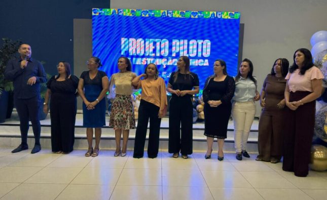 Gestão Cláudio homenageia professores e celebra resultados do projeto-piloto do Método Fônico