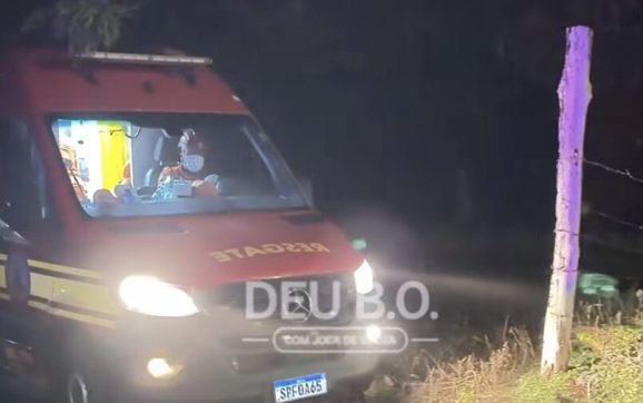 Homem quebra garrafa de vidro, ataca brutalmente irmão por ciúmes e vítima vai parar no Hospital Regional; vídeo