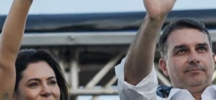 Michelle grava vídeo em resposta a pedido de desculpas de Flávio e sela a paz na família Bolsonaro