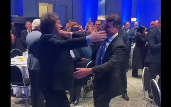 Milei virá ao Brasil visitar Bolsonaro e apoiar Flávio contra Lula