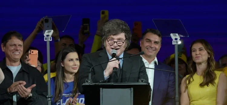 No Brasil, Milei chama Lula de “presidiário” e Moraes de “lixo careca”