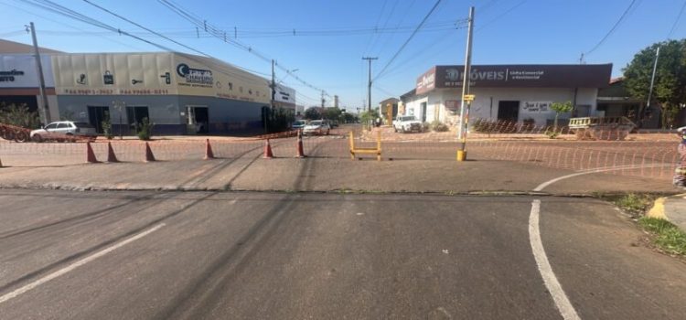 Obras de recapeamento e de adequação de canaleta interditam vias importas em Rondonópolis; saiba quais