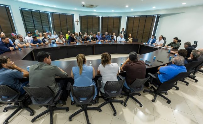 Prefeito Cláudio reúne empresários e apresenta projeto de regularização fundiária nos distritos industriais
