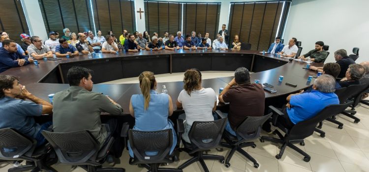Prefeito Cláudio reúne empresários e apresenta projeto de regularização fundiária nos distritos industriais