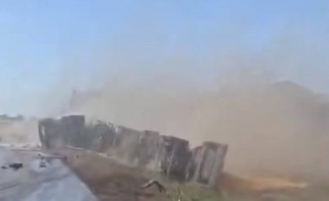 Vídeo impressionante mostra carreta tombada segundos após forte colisão na BR-364