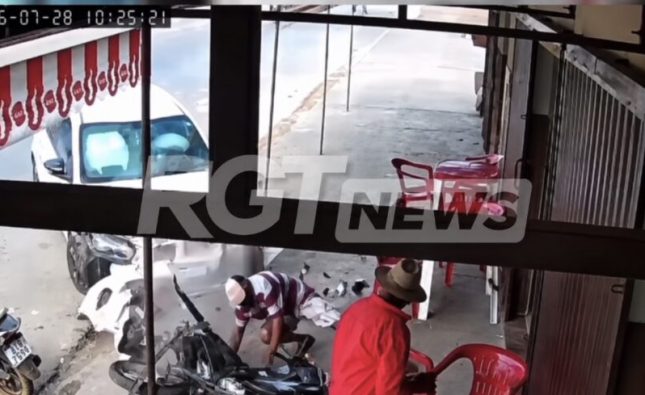 Vídeo mostra homem escapando da morte após carro atingir moto e bater em poste em MT