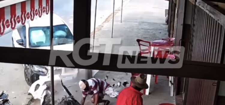 Vídeo mostra homem escapando da morte após carro atingir moto e bater em poste em MT