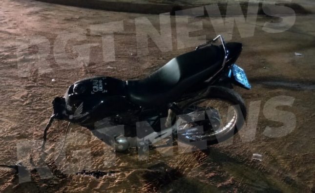 Vídeo mostra motocicleta partida ao meio após forte acidente em cruzamento de Rondonópolis; vídeo