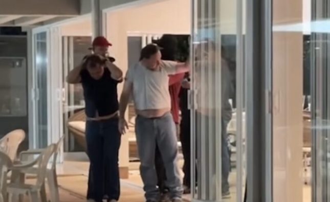 Vídeos mostram bandidos se rendendo ao vivo após manterem família refém durante festa em MT