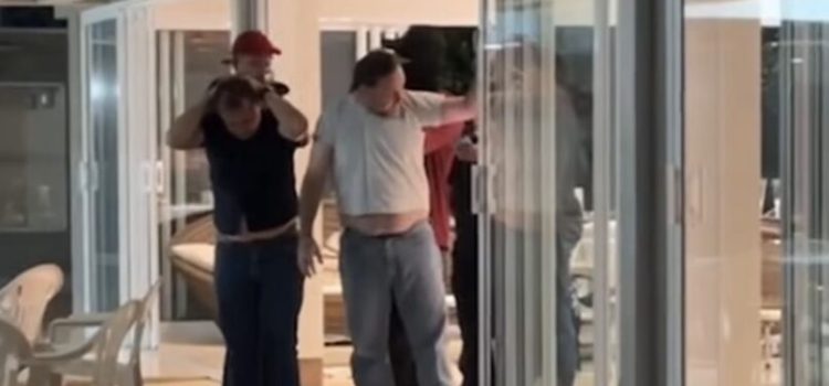 Vídeos mostram bandidos se rendendo ao vivo após manterem família refém durante festa em MT