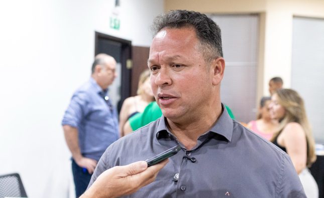 ALERTA:Golpista usa número de Whatsapp para se passar pelo prefeito Cláudio Ferreira