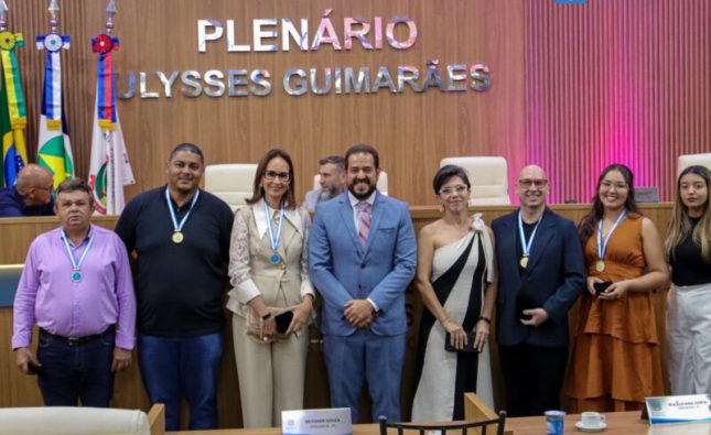 Em sessão solene, Ibrahim Zaher entrega honrarias a personalidades de diversos segmentos