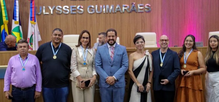Em sessão solene, Ibrahim Zaher entrega honrarias a personalidades de diversos segmentos