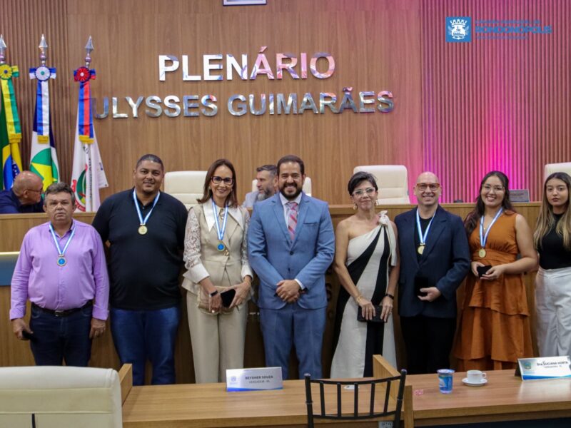 Em sessão solene, Ibrahim Zaher entrega honrarias a personalidades de diversos segmentos