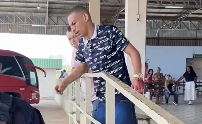 Homem acaba no Hospital Regional após ser baleado por faccionados dentro de rodoviária; vídeo mostra vítima baleada