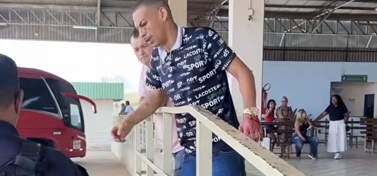 Homem acaba no Hospital Regional após ser baleado por faccionados dentro de rodoviária; vídeo mostra vítima baleada