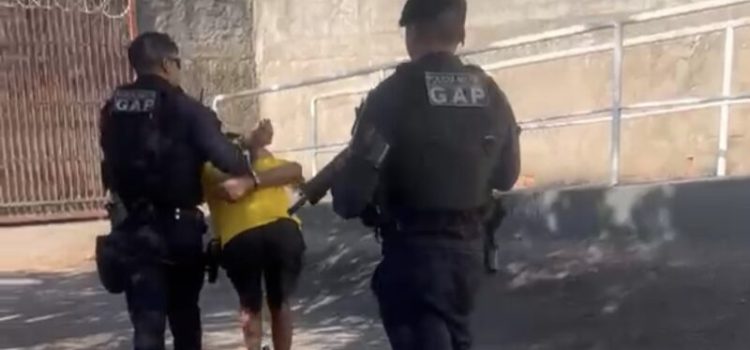 Homem é preso, solto e volta a furtar a mesma empresa no dia seguinte em Rondonópolis; vídeo mostra prisão