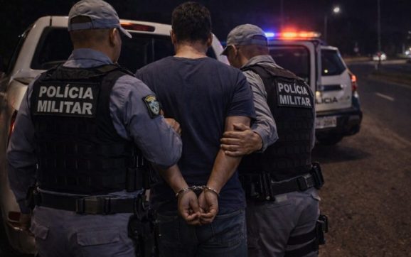 Homem quase ‘racha’ cabeça da companheira com garrafada e a prende em casa em Rondonópolis