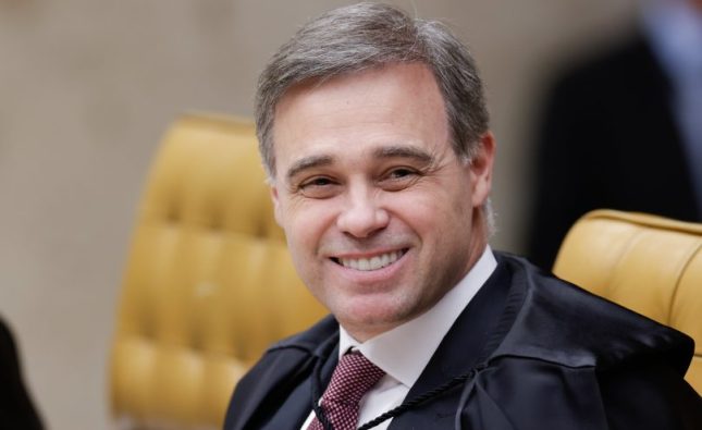 ‘Manobra’ falha miseravelmente e André Mendonça mantém caso de Lulinha no STF