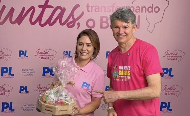 Michelle Bolsonaro sela apoio a Medeiros e reafirma: “Meu marido escolheu”