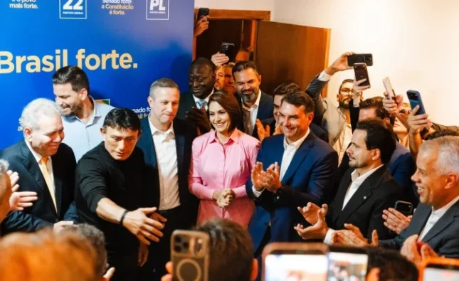 Michelle fecha com Flávio e dispara: ‘Só atiram pedras em árvores que dão fruto’