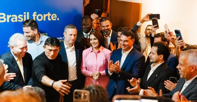 Michelle fecha com Flávio e dispara: ‘Só atiram pedras em árvores que dão fruto’