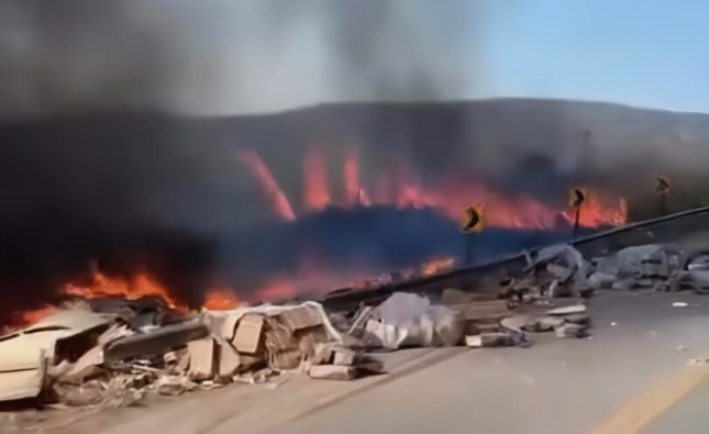 Motorista morre após carreta cair em ribanceira e ser destruída pelas chamas em MT; vídeo