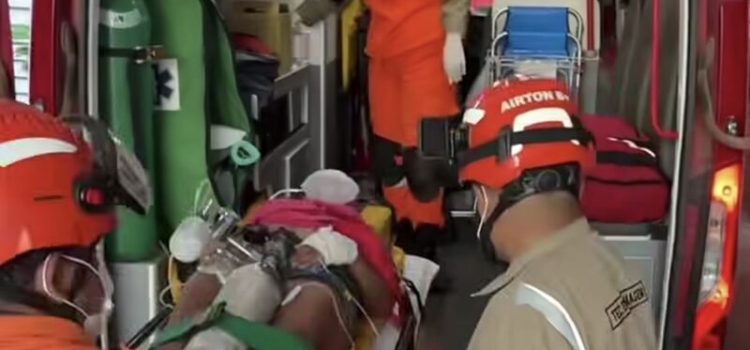 Mulher está em estado gravíssimo no Hospital Regional após ter casa invadida e ser baleada na frente das filhas