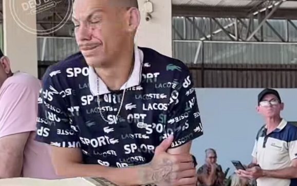 Mulher teria atraído homem para emboscada antes de ele ser baleado na rodoviária; vídeo mostra homem baleado
