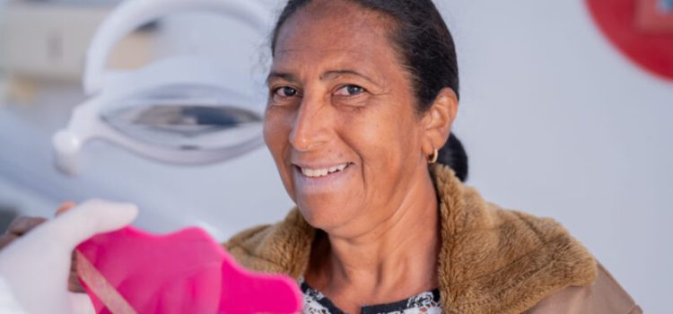 Mutirão de entrega de próteses dentárias devolve sorriso e autoestima em Rondonópolis