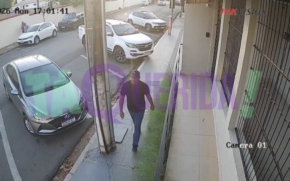 Vídeo mostra homem atacando sexualmente empresária na frente do filho de 5 anos em MT