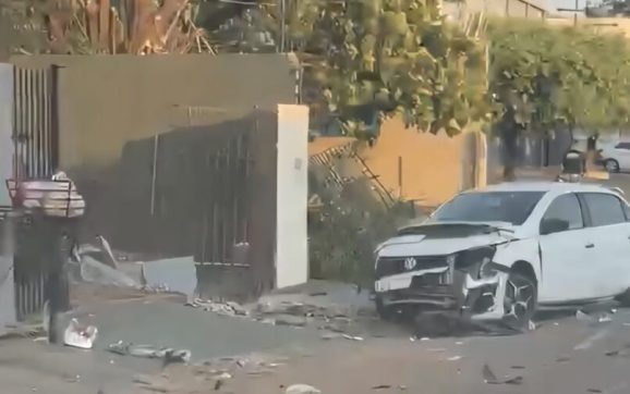 Vídeo mostra rastro de destruição deixado por motorista após colidir com carros e muro em Rondonópolis