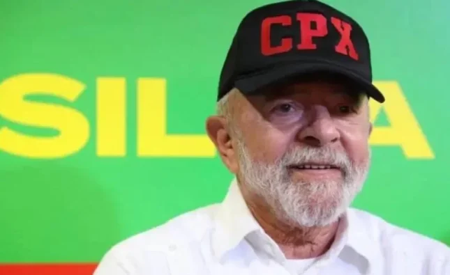 Após reajuste, Flávio sobe e Lula cai entre beneficiários do Bolsa Família