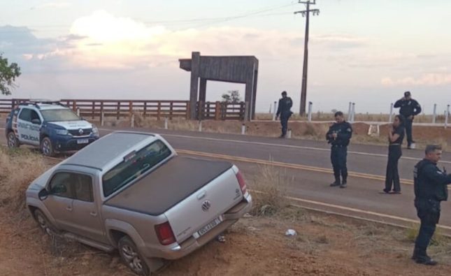 Bandido morre em confronto com a PM após bando roubar caminhonete e fazer mulher refém em Rondonópolis