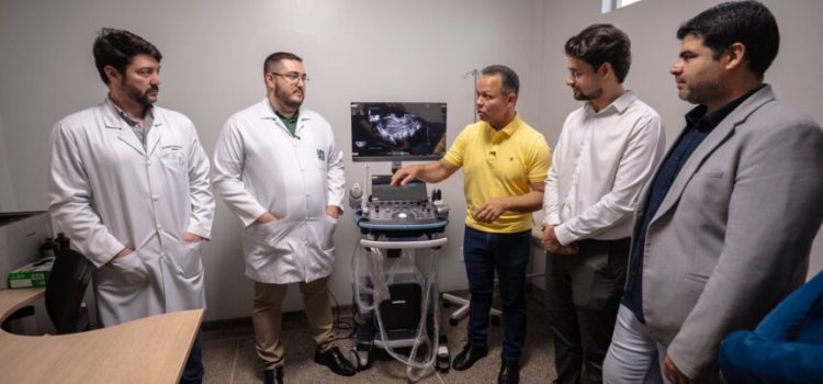 Cláudio quer fazer o “extraordinário” na saúde e entrega novo ultrassom à UPA após 19 anos; assista