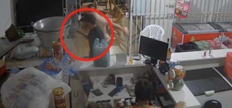 Corno nocauteia rival após flagrá-lo com sua namorada e toma cerveja em MT; assista