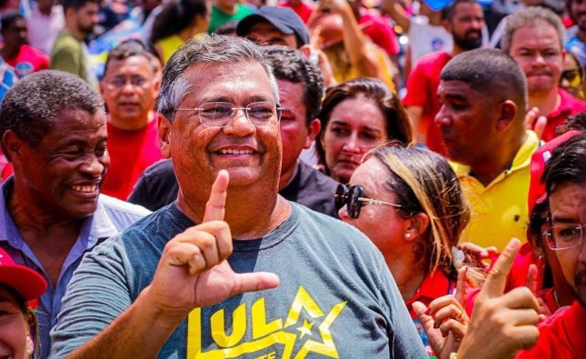 Decisão de Dino contra Flávio reaquece crise no STF