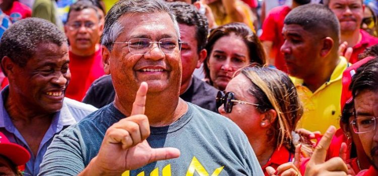 Decisão de Dino contra Flávio reaquece crise no STF