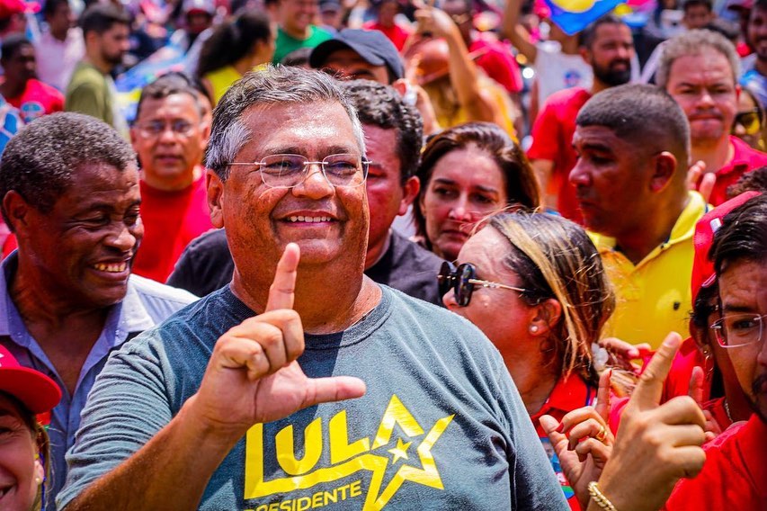Decisão de Dino contra Flávio reaquece crise no STF