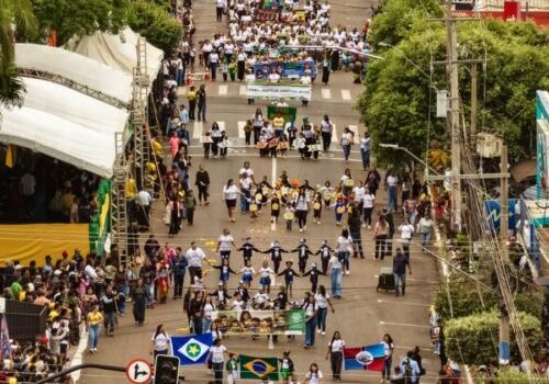 Em grande celebração da pátria, Cláudio Ferreira resgata brilhantismo do desfile cívico-militar