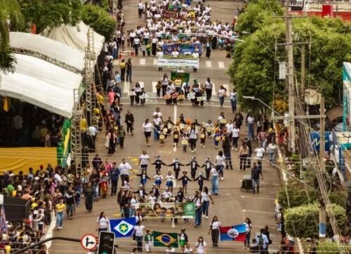 Em grande celebração da pátria, Cláudio Ferreira resgata brilhantismo do desfile cívico-militar